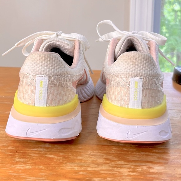 Nike React Infinity Run FlyKnit 3 Running Shoes - Picture 7 of 16